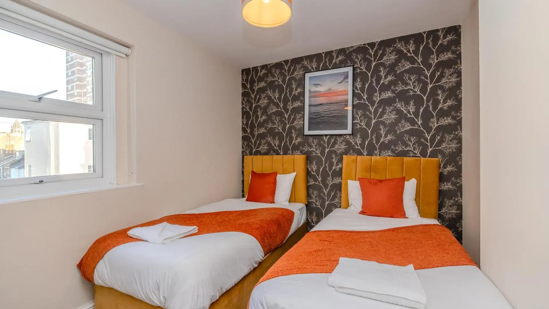 2 Bedroom Morden Flat Next To Brighton Beach & Shopping Center 0*,  United Kingdom