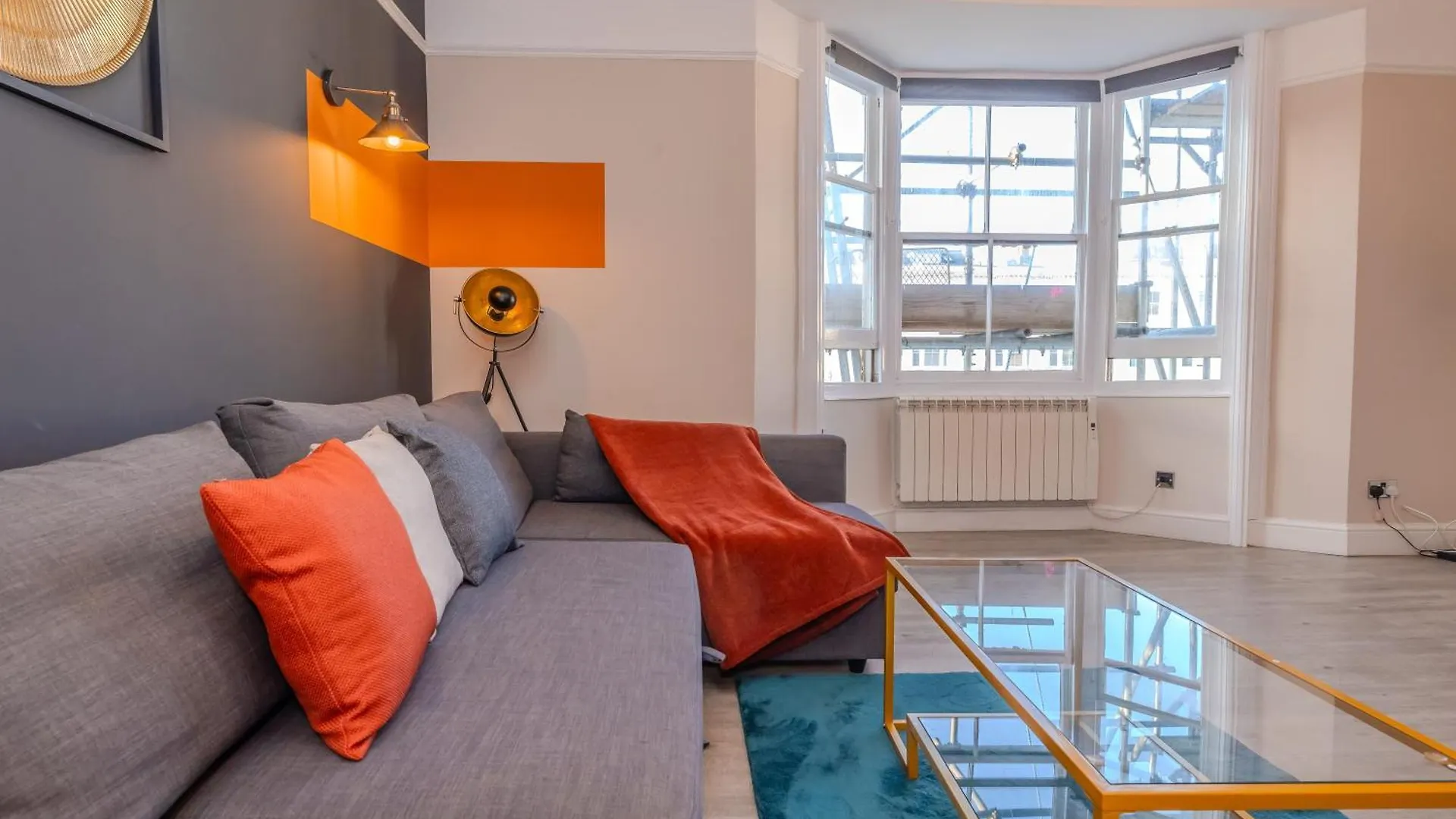 2 Bedroom Morden Flat Next To Brighton Beach & Shopping Center 0*,