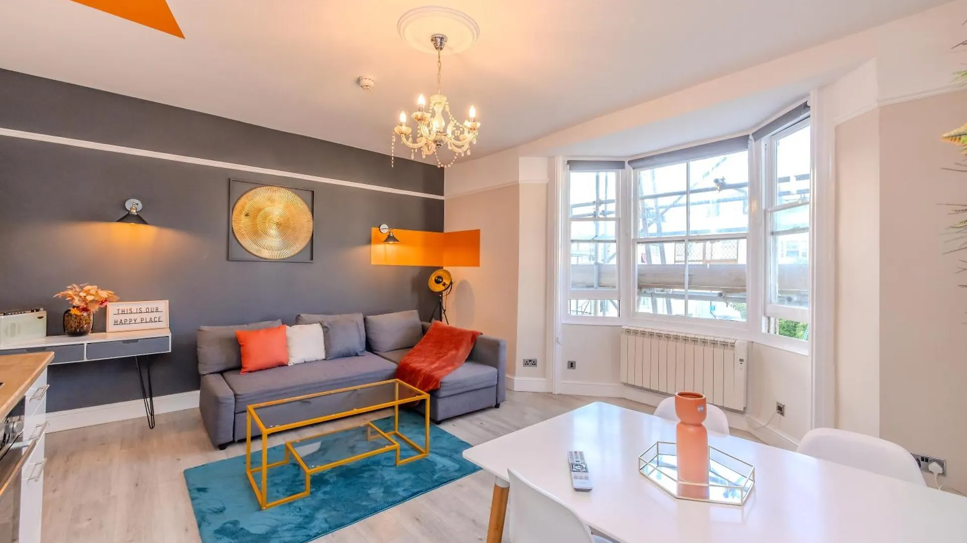 2 Bedroom Morden Flat Next To Brighton Beach & Shopping Center