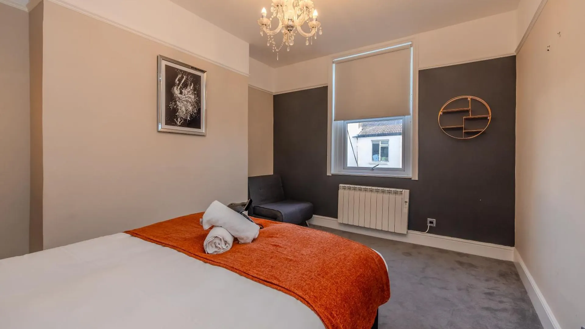 2 Bedroom Morden Flat Next To Brighton Beach & Shopping Center Apartment