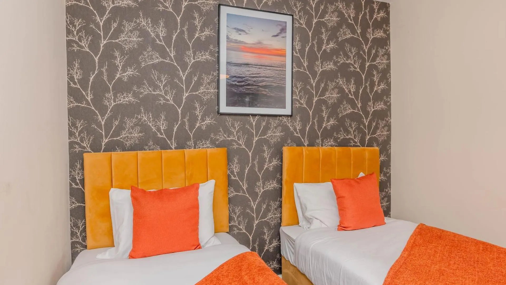 Apartment 2 Bedroom Morden Flat Next To Brighton Beach & Shopping Center United Kingdom